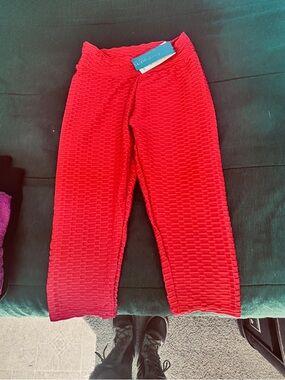 💥‼️ Ewedoos Red Textured Cropped High-Waist Leggings